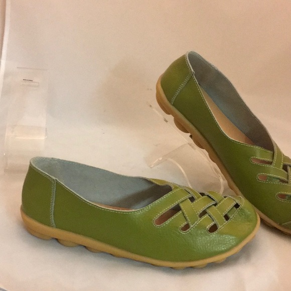 Women Flat Walking Shoes - Picture 6 of 7